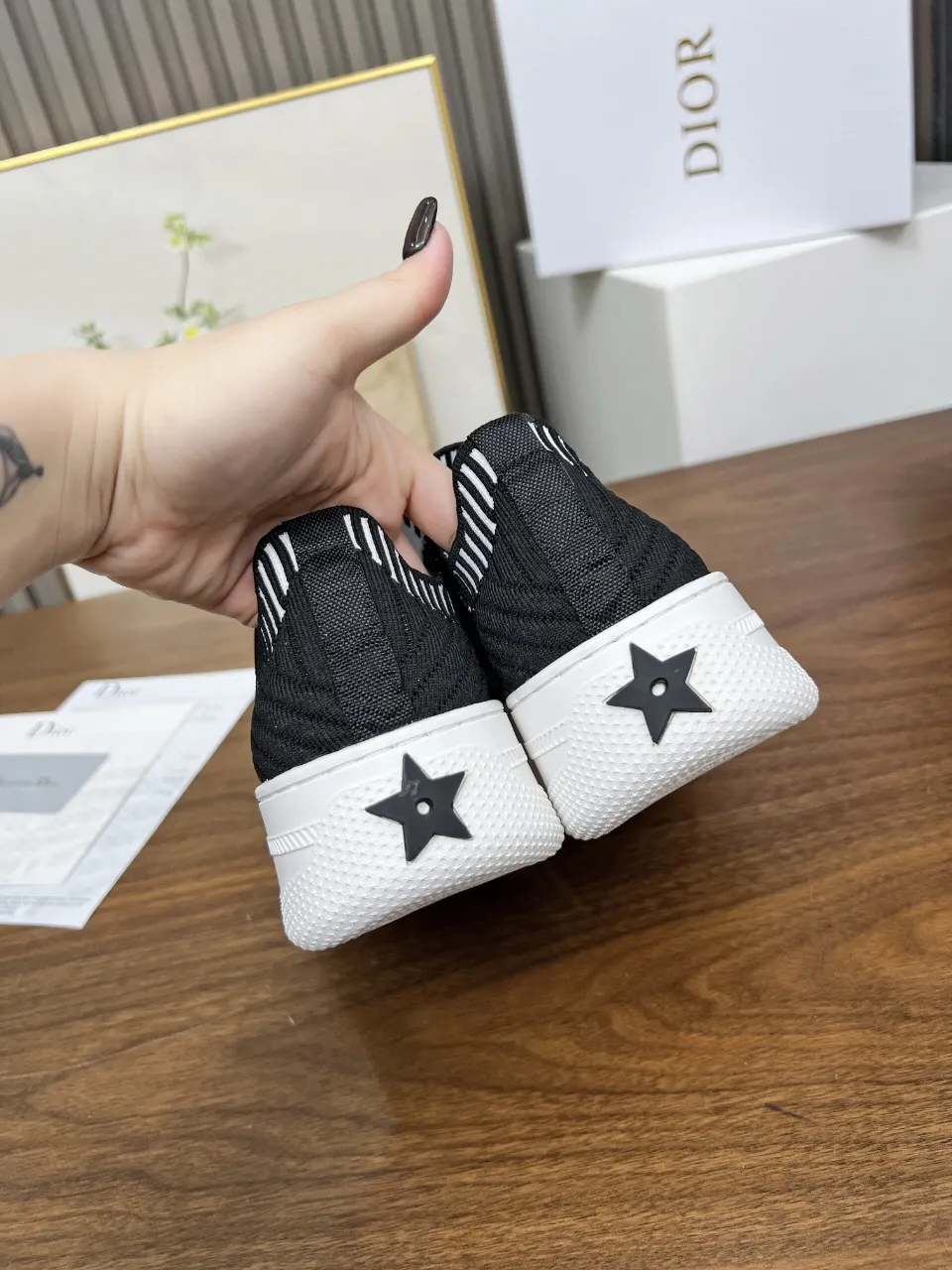 👟👟Ex-factory price 480👟👟 These Dior Star thick-soled sneakers are from the Dior Vibe limited series and have a unique and timeless design. Crafted from white mesh, it features a black CD logo and star pattern on the sides and a Christian Dior Paris signature on the tongue. Paired with a classic thick sole, it is light and comfortable, suitable for all seasons, and can be matched with various casual looks to add the finishing touch. 🎉The official website of Dijia’s new colors has been updated simultaneously. Number of yards: 35-41 (42 can be customized without return or exchange). Welcome to place an order in the picture above [Rose][Rose][Rose]